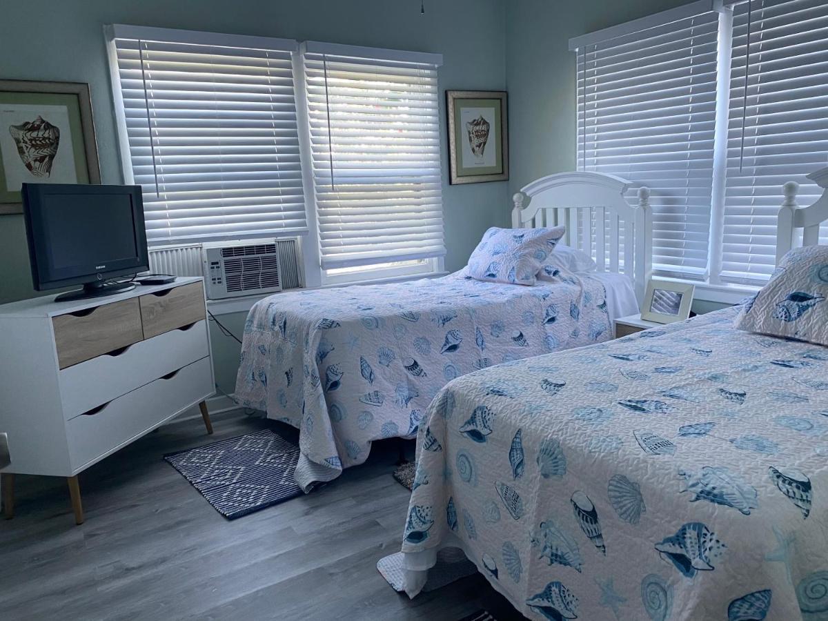 5 Min To Beach Large Living Room Fenced Backyard Bbq Firepit Driveway Boat Parking Lake Worth Beach Zewnętrze zdjęcie