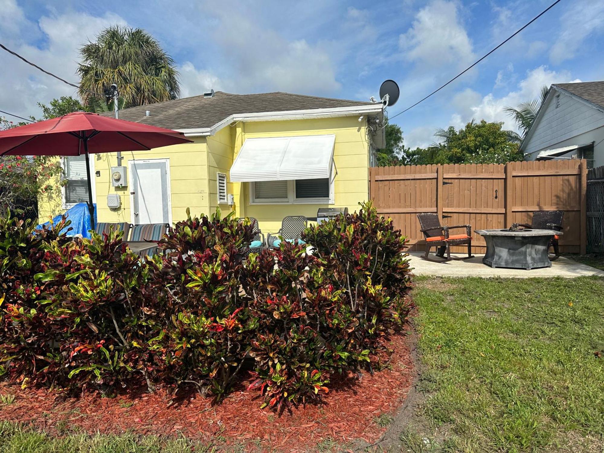 5 Min To Beach Large Living Room Fenced Backyard Bbq Firepit Driveway Boat Parking Lake Worth Beach Zewnętrze zdjęcie